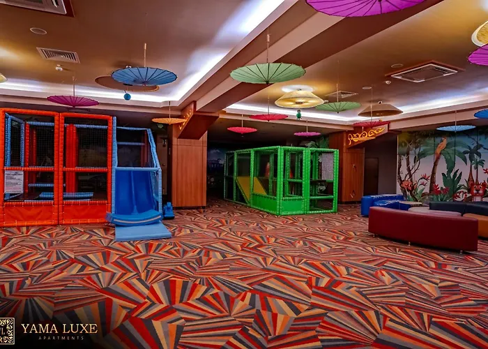 Yamaluxe - Blue & Pink Vibes 布加勒斯特